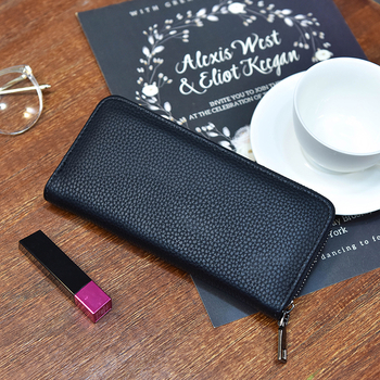 Модерен дамски портфейл в черен цвят с бродерия 