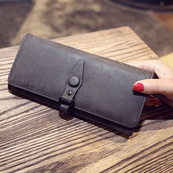 Удобен дамски портфейл с копче в три цвята