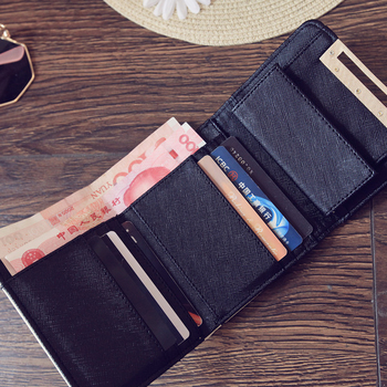 Стилен дамски портфейл в черно-бял цвят 