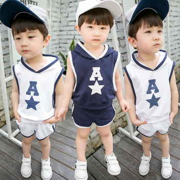 Детски комплект за момчета в два цвята - потник с качулка и къси панталони