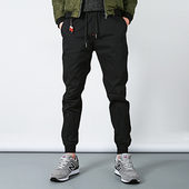 Κομψά αντρικά παντελόνια σε σκούρο μπλε και μαύρο, κατάλληλα για τη καθημερινή ζωή