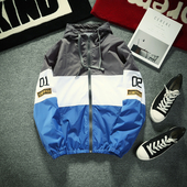 Αθλητικό ανδρικό μπουφάν με κουκούλα κατάλληλο για τη καθημερινή ζωή