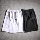 Ежедневни мъжки шорти в бял и черен цвят с бродерия