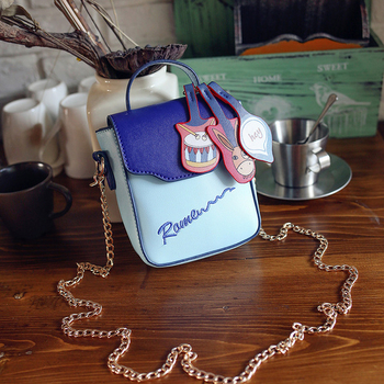 Лятна мини чанта за дамите с надпис и декорация и метална дръжка