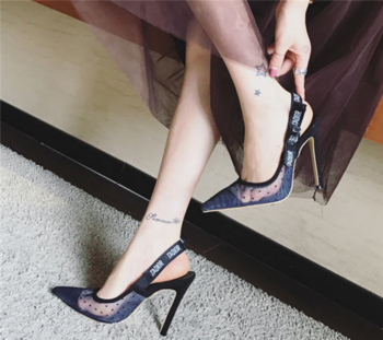 Дамски обувки на висок ток с прозрачно покритие 
