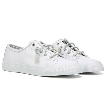 Κομψά γυναικεία αθλητικά παπούτσια σε καθαρό σχέδιο με άσπρο χρώμα