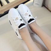 Γυναικεία αθλητικά παπούτσια με μεταλλική διακόσμηση