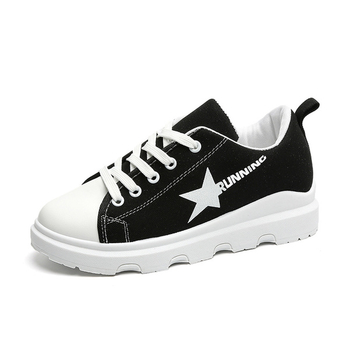 Γυναικεία πάνινα παπούτσια με υψηλό και άνετο πέλμα σε άσπρο και μαύρο χρώμα και με εικόνα