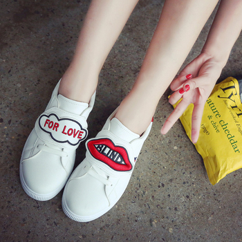 Λευκά γυναικεία πάνινα παπούτσια με  κεντήματα