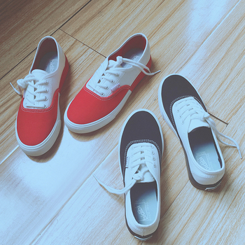 Κομψά γυναικεία  πάνινα παπούτσια σε δύο χρώματα κατάλληλα για τη καθημερινή ζωή