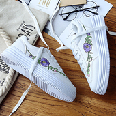 Γυναικεία παπούτσια σε λευκό και μαύρο χρώμα με κεντήματα και άνετα πέλματα