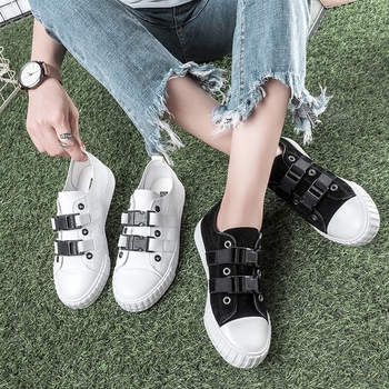 Όμορφα γυναικεία αθλητικά παπούτσια- λευκά και μαύρα