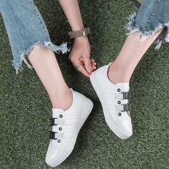 Όμορφα γυναικεία αθλητικά παπούτσια- λευκά και μαύρα
