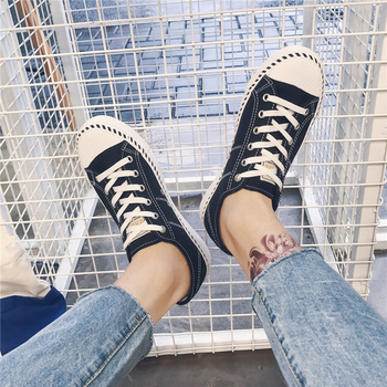 Ανδρικά πάνινα παπούτσια σε μπλε, λευκό και μαύρο χρώμα