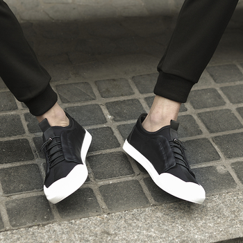 Πολύ κομψά ανδρικά πάνινα παπούτσια σε μαύρο χρώμα