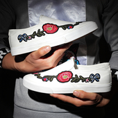 Άνετα ανδρικά παπούτσια  με πολύ άνετη επίπεδη εξωτερική σόλα και όμορφα κεντήματα στο εξωτερικό