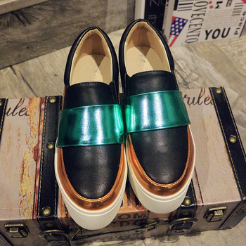 Много интересни дамски ежедневни обувки на висока платформа в преливащи цветове