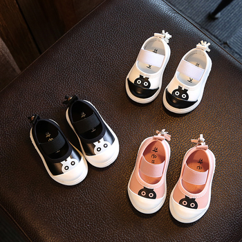 Παιδικά  παπούτσια  σε ροζ, άσπρο και μαύρο χρώματα
