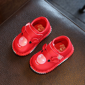 Ежедневни детски обувки за момичета с изображение в розов, червен и бял цвят