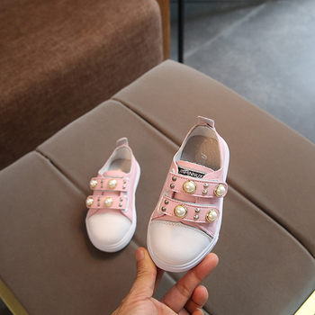 Κομψά παιδικά πάνινα παπούτσια για κορίτσια διακοσμημένα με χάντρες και με  λουράκια βελκρό σε τρία χρώματα