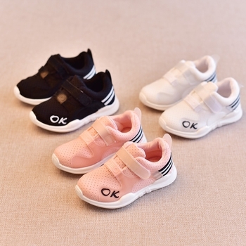 Παιδικά πάνινα παπούτσια για κορίτσια και αγόρια με  λουράκια βελκρό σε λευκό, μαύρο και ροζ χρώμα