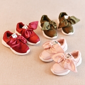 Сладки детски маратонки със сатенена панделка в три цвята