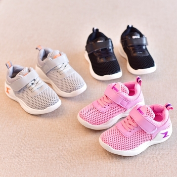 Παιδικά αθλητικά πάνινα παπούτσια για κορίτσια και αγόρια με  λουράκια βελκρό σε ροζ και μαύρο χρώμα