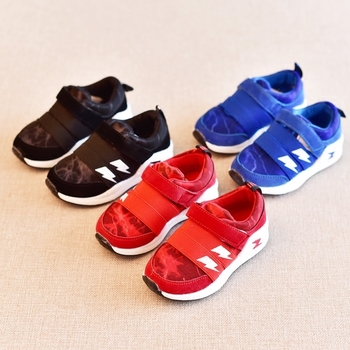 Αθλητικά παπούτσια για αγόρια σε μπλε, κόκκινο και μαύρο χρώμα με  λουράκια βελκρό