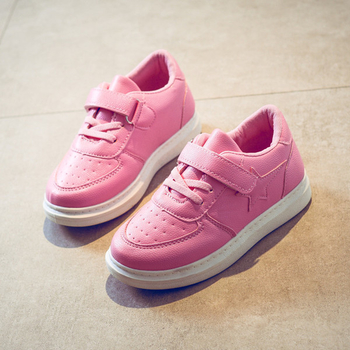 Αθλητικά παιδικά παπούτσια  για αγόρια και κορίτσια σε ροζ, άσπρο και μαύρο χρώμα με  λουράκια βελκρό