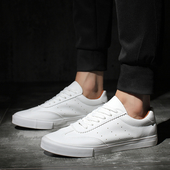 Ανδρικά casual, πολύ άνετα αθλητικά παπούτσια με επίπεδη σόλα και κορδόνα σε μαύρο και άσπρο χρώμα