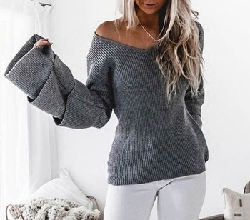 Много удобен дамски широк пуловер с дълъг широк ръкав