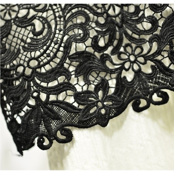 Късо дамско дантелено бюстие с тънки презрамки в бял и черен цвят