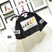 Όμορφη γυναικεία κοντή μπλούζα με εικόνα και 3/4 μανίκια, κατάλληλη για τη καθημερινή ζωή