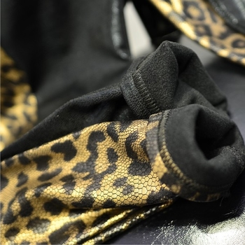 Дамски клин в леопардова щама - много удобен и стилен