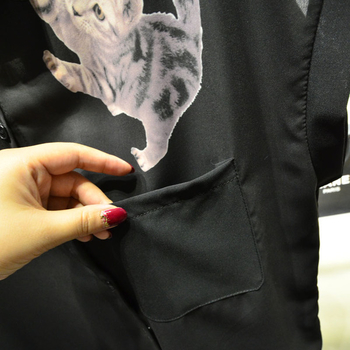 Дамска риза с къс ръкав в черен цвят с бродерия на коте