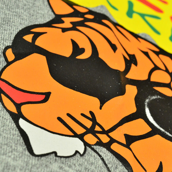 Γυναικείο  μπλουζάκι σε ευρύ μοτίβο με εικόνα και επιγραφή τίγρης