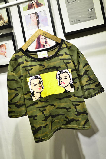 Тениска за дамите в камуфлажен цвят с изображение, подходяща за ежедневие