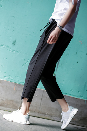 Дамски стилни панталони - 7/8 в черен цвят и широки