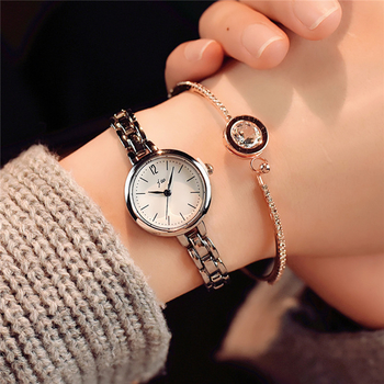 Κομψό γυναικείο  ρολόι με ενδιαφέρον μεταλλικό λουρί