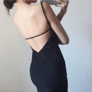 Дамска рокля в черен цвят с гол гръб