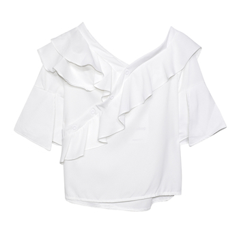 Красива риза за дамите с паднали рамене в бял цвят в широк модел