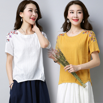 Γυναικεία  μπλούζα σε τρία χρώματα με κεντήματα