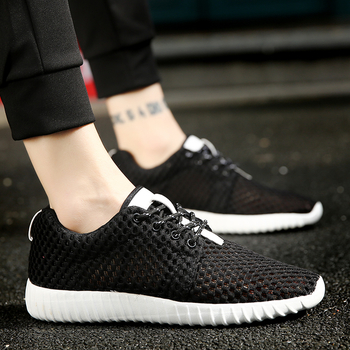 Αθλητικά παπούτσια για άντρες και γυναίκες - αναπνέύσιμα σε λευκό και μαύρο χρώμα