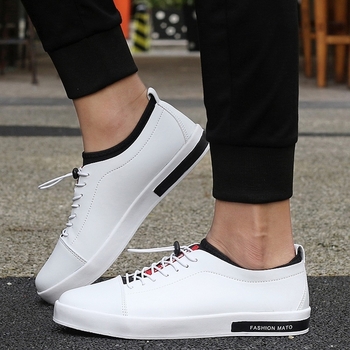 Κομψά πάνινα παπούτσια για άνδρες σε λευκό και μαύρο χρώμα με ελαστικά κορδόνια