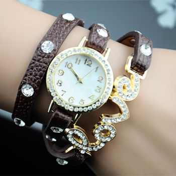 Σύγχρονο γυναικείο ρολόι με βότσαλα και αξεσουάρ-βραχιόλια