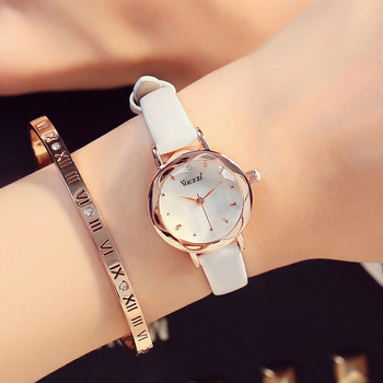Много красив дамски часовник с кожена каишка в различни цветове