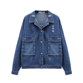 Актуално дамско широко дънково яке с големи джобове на предната част