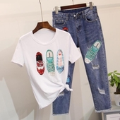 Много красив дамски комплект - тениска и дънки с апликация