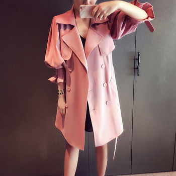 Много стилно и дълго дамско палто с 3/4 къдрави ръкави в розов цвят