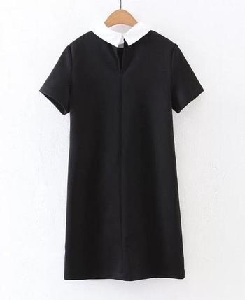 Интересна черна дамска рокличка тип риза с цветни кръпки и поло якичка